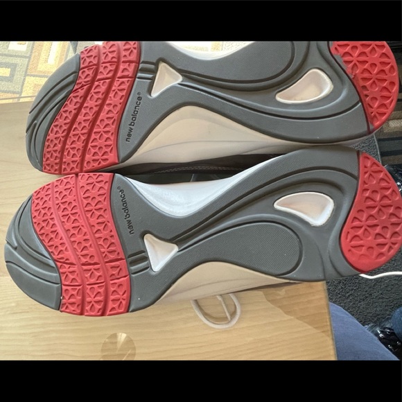 New Balance Limited Edition Gray leather Women’s 9 EUC cross trainers - Picture 7 of 11